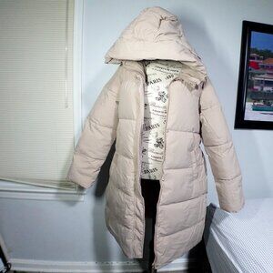 Women`s Dazy Beige Color Very Warm Coat Perfect for cold weather size L New